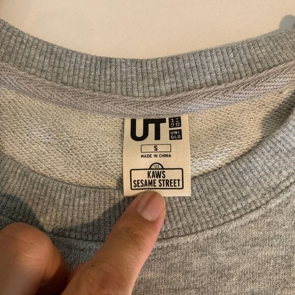 Uniqlo x KAWS Sesame Street Sweater Womens S Small Gray Crew Graphic Pullover - Picture 9 of 13